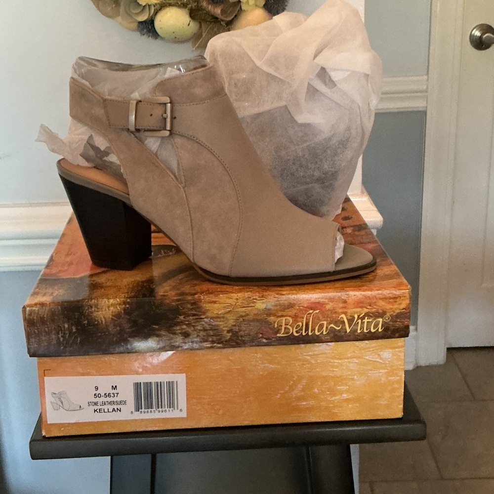Bella Vita Kellan Open-Toe Heel in Taupe Suede